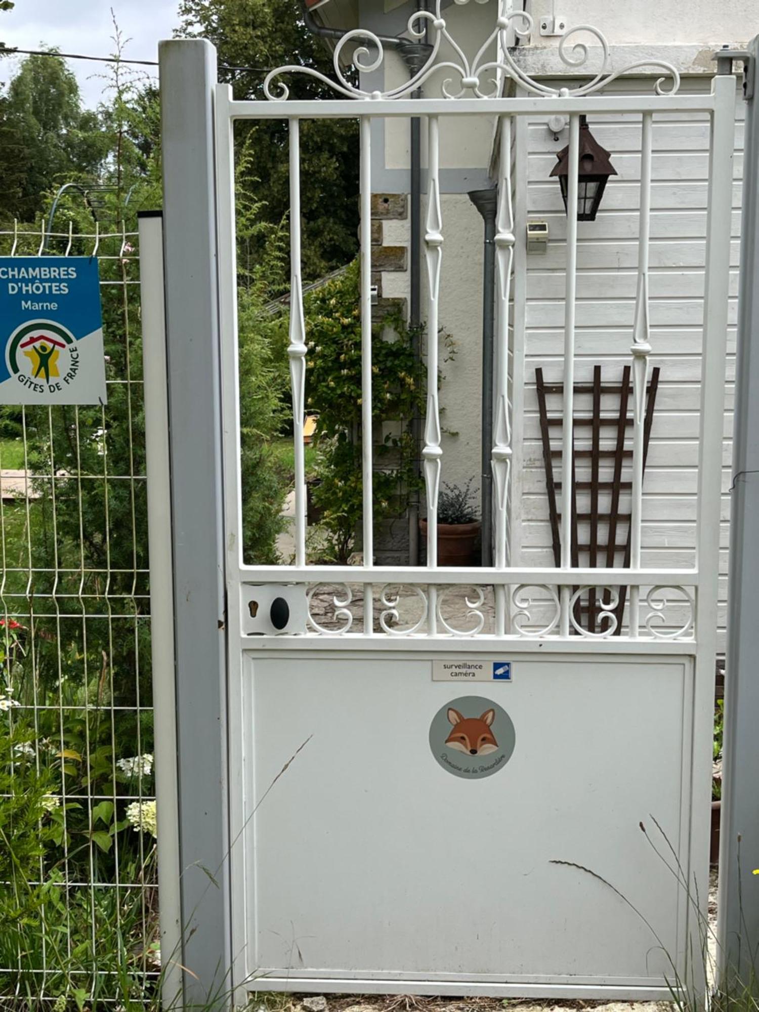 "Aux Chants Des Oiseaux" Domaine De La Renardiere Les Grandes-Loges Exteriör bild